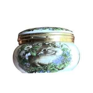 Vintage Easter Avondale fine bone china trinket or pill box